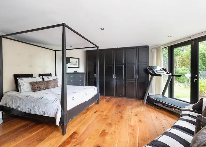 Дом отдыха Easter & Summer Retreat In The Garden Of Ireland Newcastle (Wicklow)